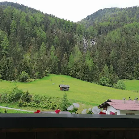 Guest house Gschwandthof Sankt Leonhard im Pitztal