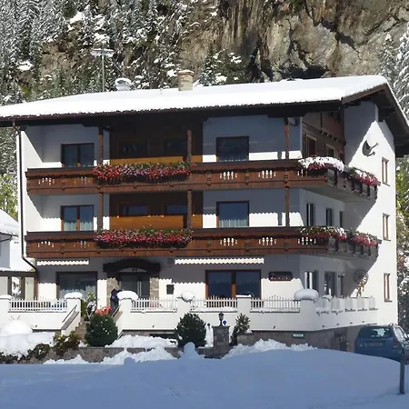 Guest house Gschwandthof Sankt Leonhard im Pitztal